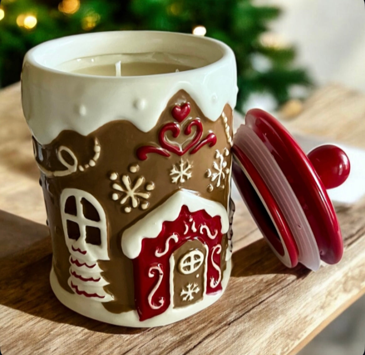 Gingerbread house with lid