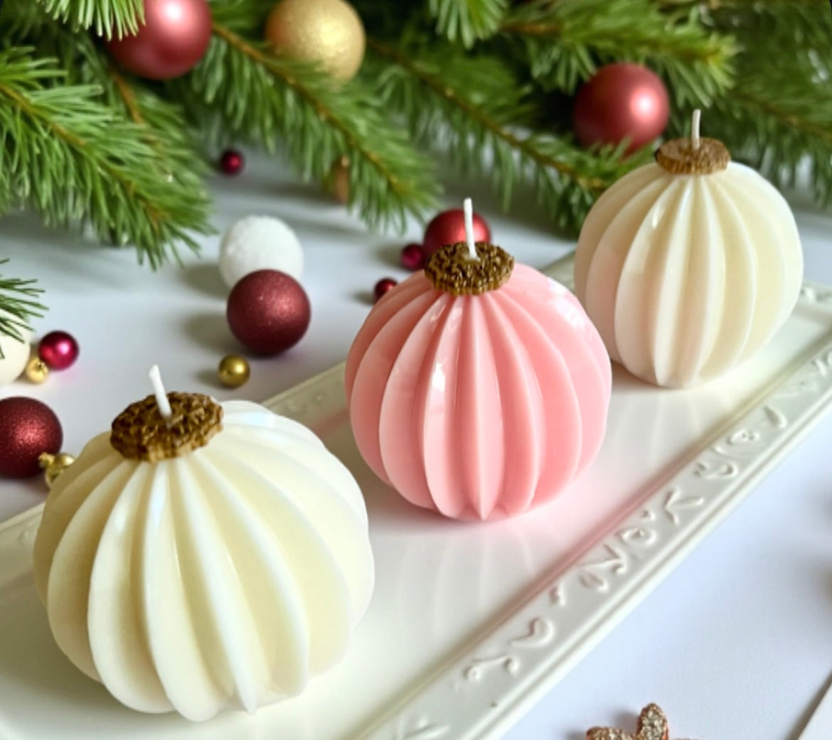 Set of 3 Christmas ornaments shaped candle