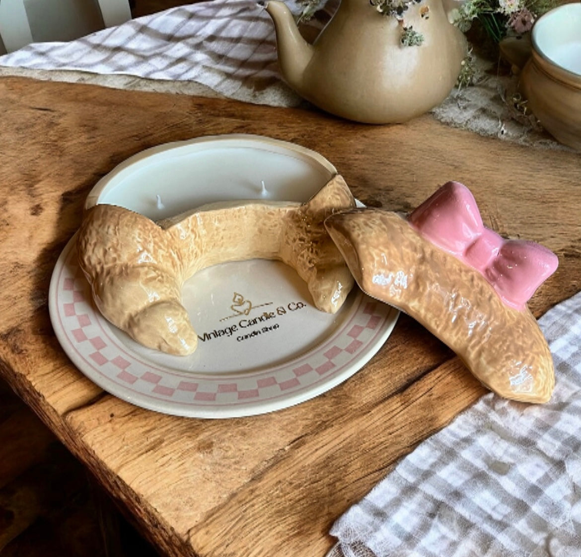 Croissant with lid on a plate