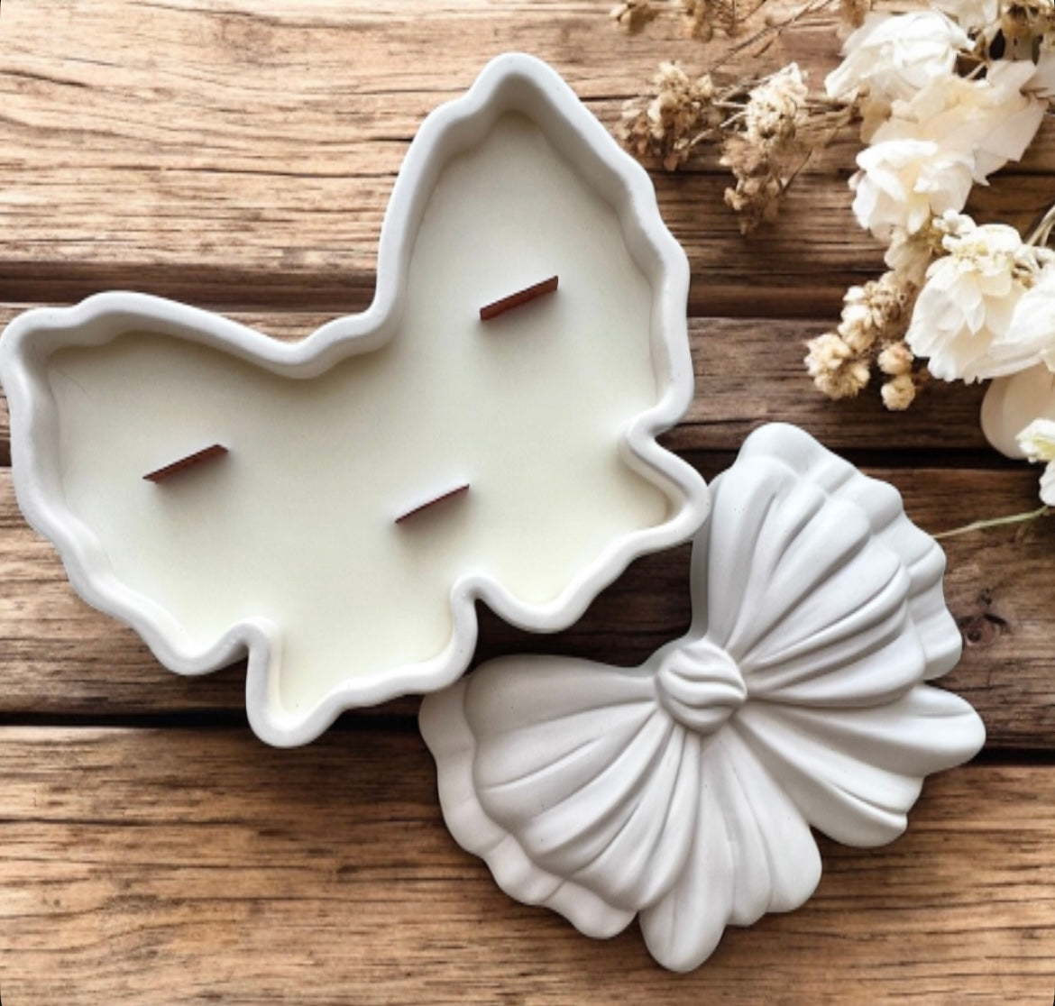 Cute bow with lid.