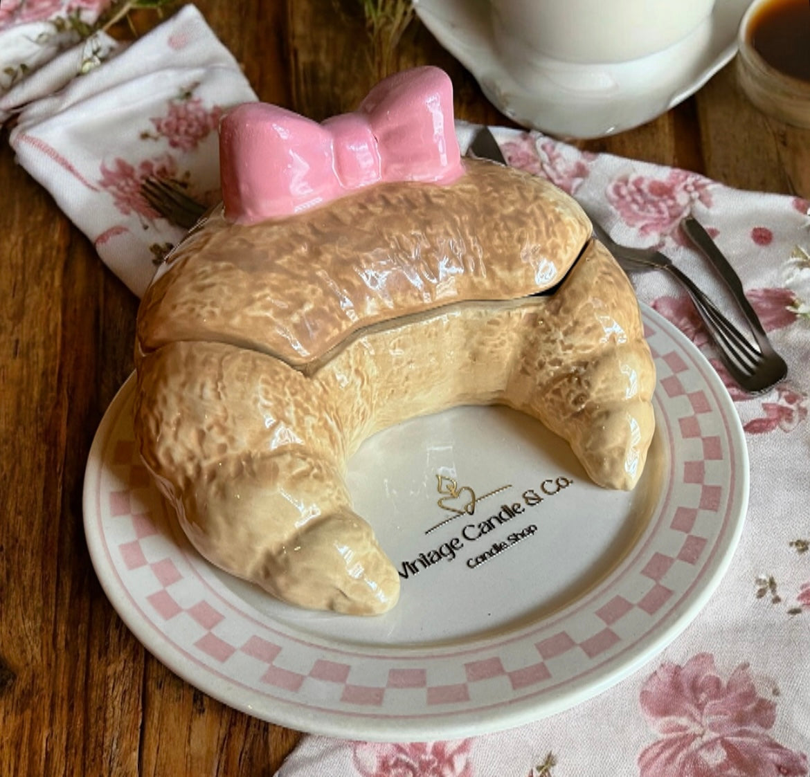Croissant with lid on a plate