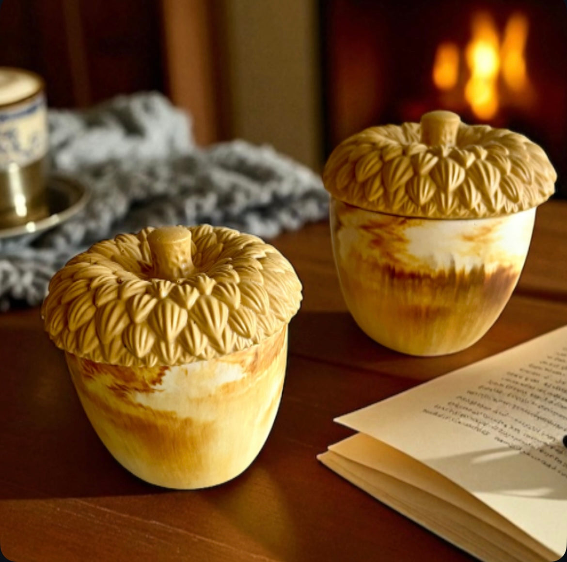 Acorn with lid (large)
