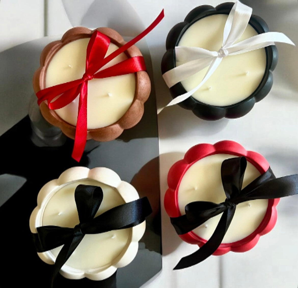 Round wavy candle