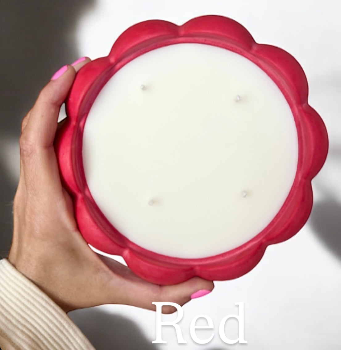 Round wavy candle