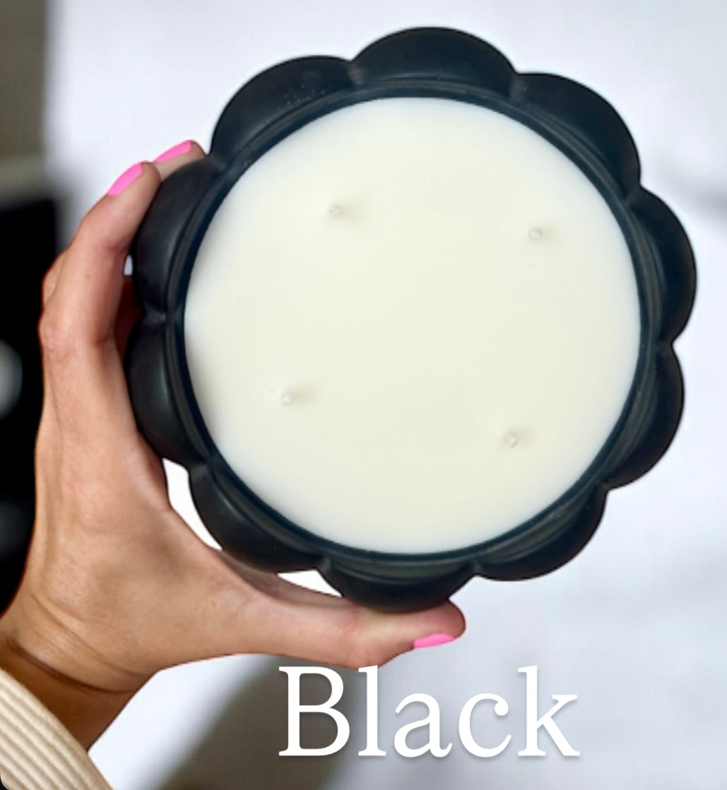 Round wavy candle
