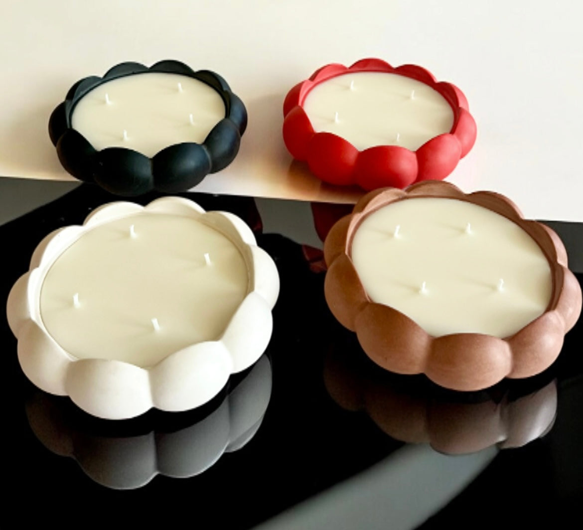 Round wavy candle