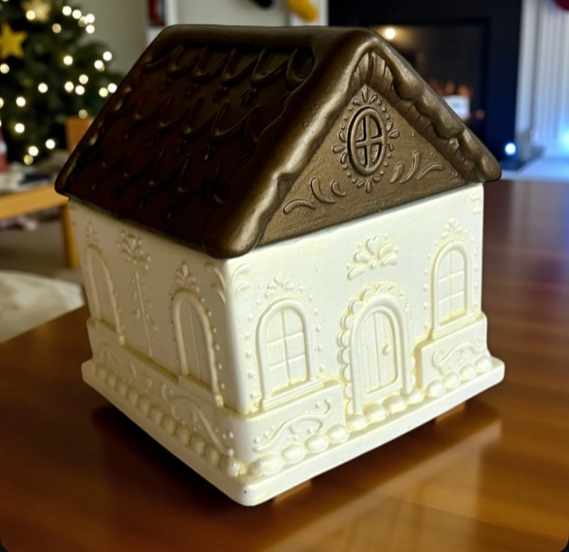 Christmas cottage (square)