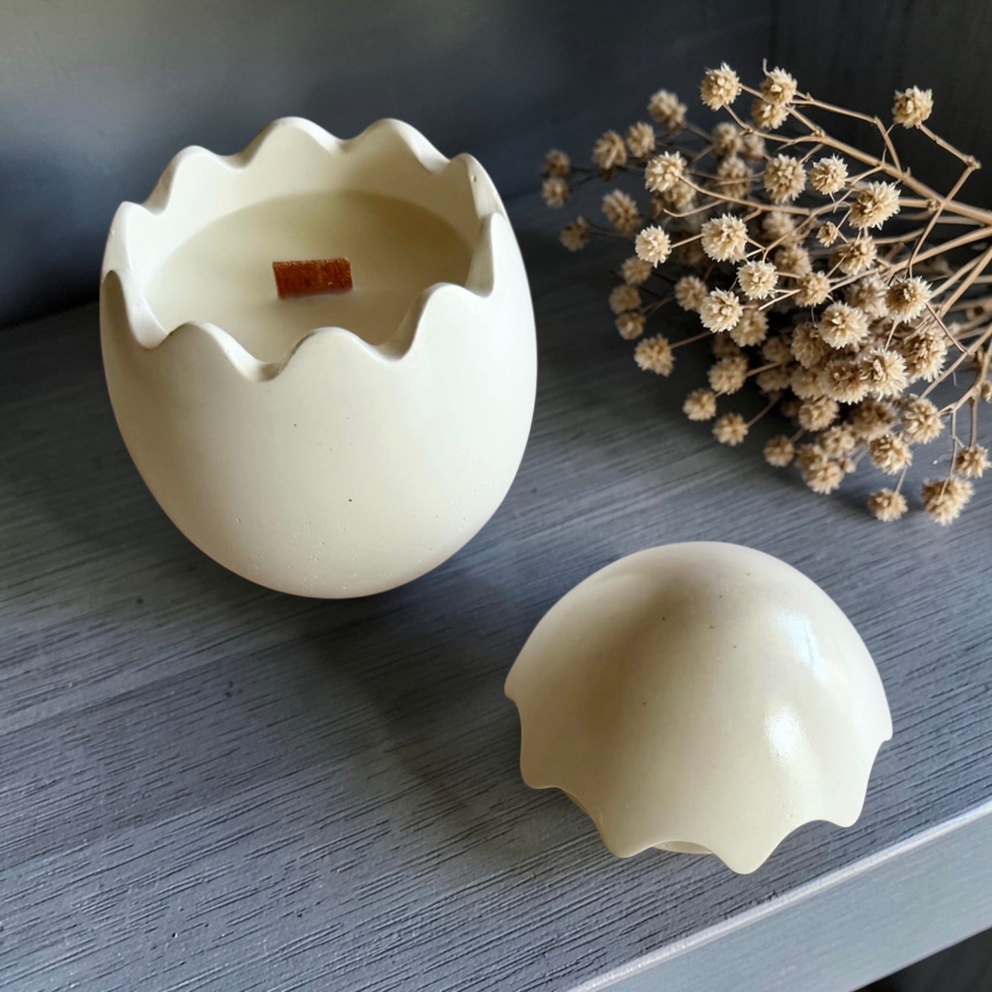 Cracked Egg with lid