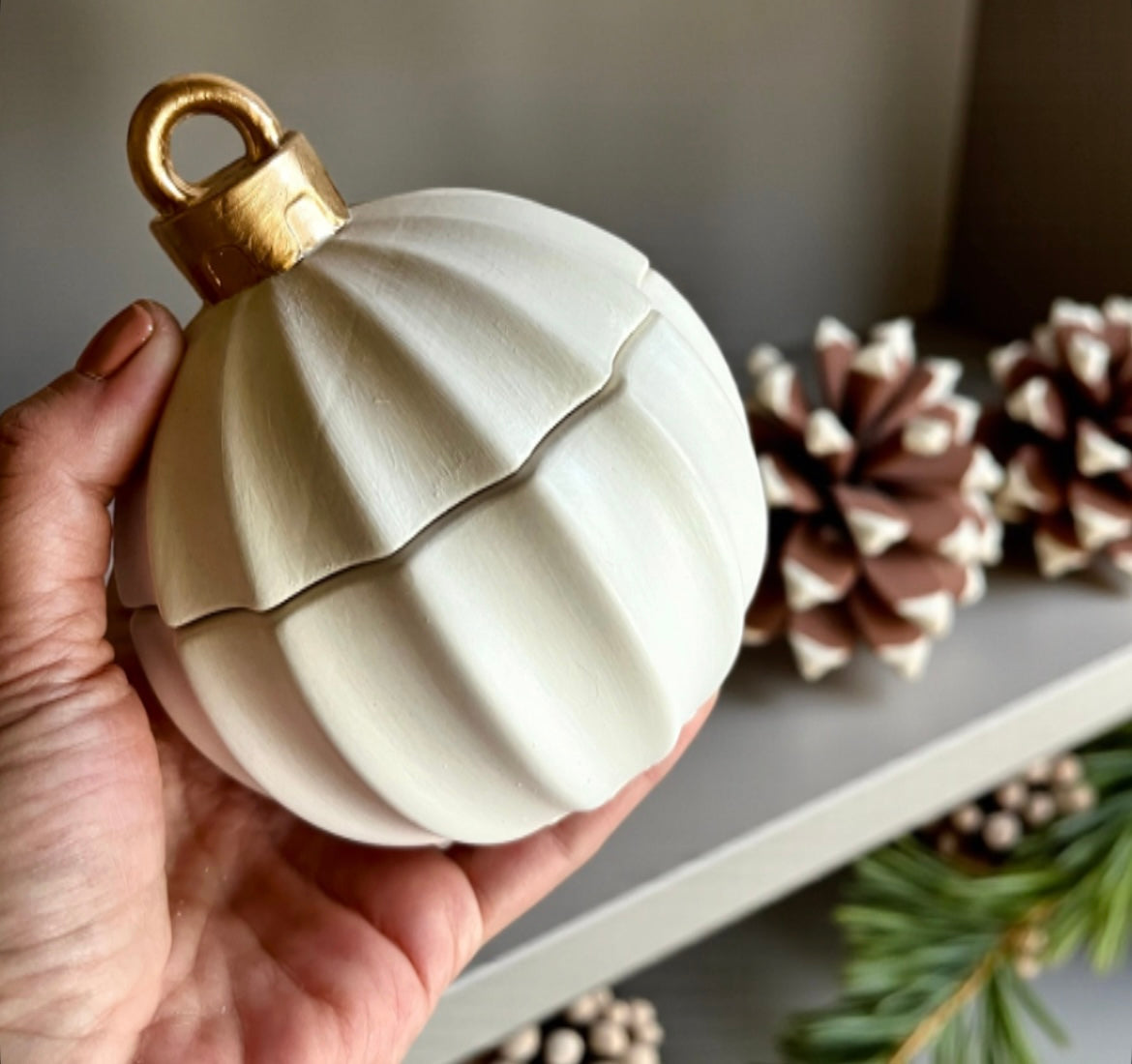 Christmas ornament with lid (price per candle)