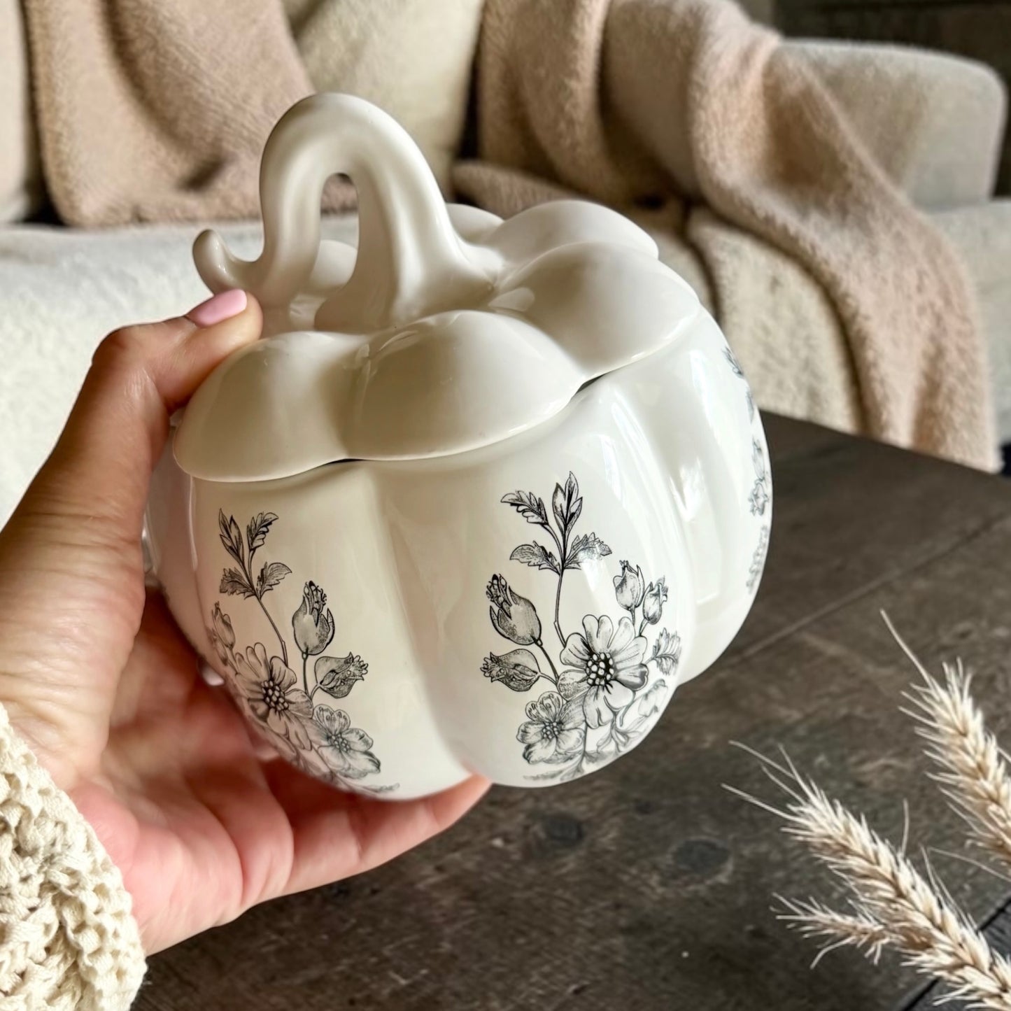 Shabby Chic large pumpkin with lid