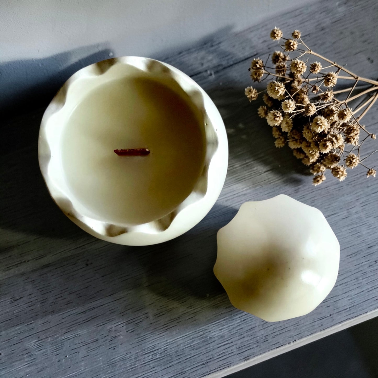 Cracked Egg with lid