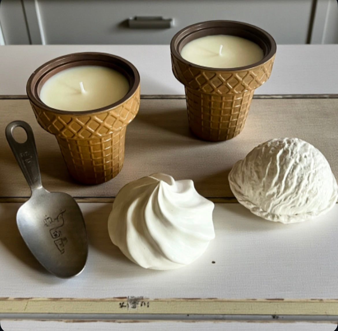 Scoops of joy (2 candles)
