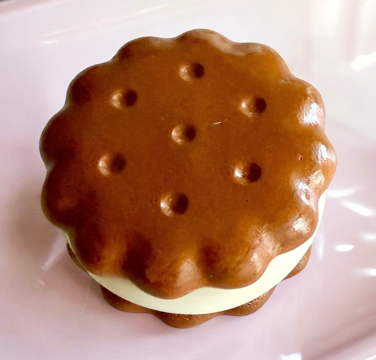 Cookie with cream magnet