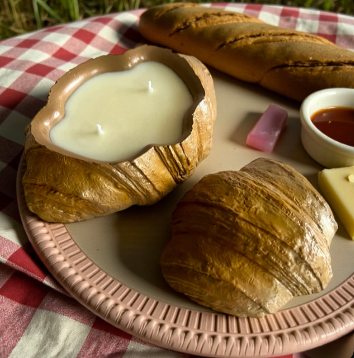 French croissant with lid