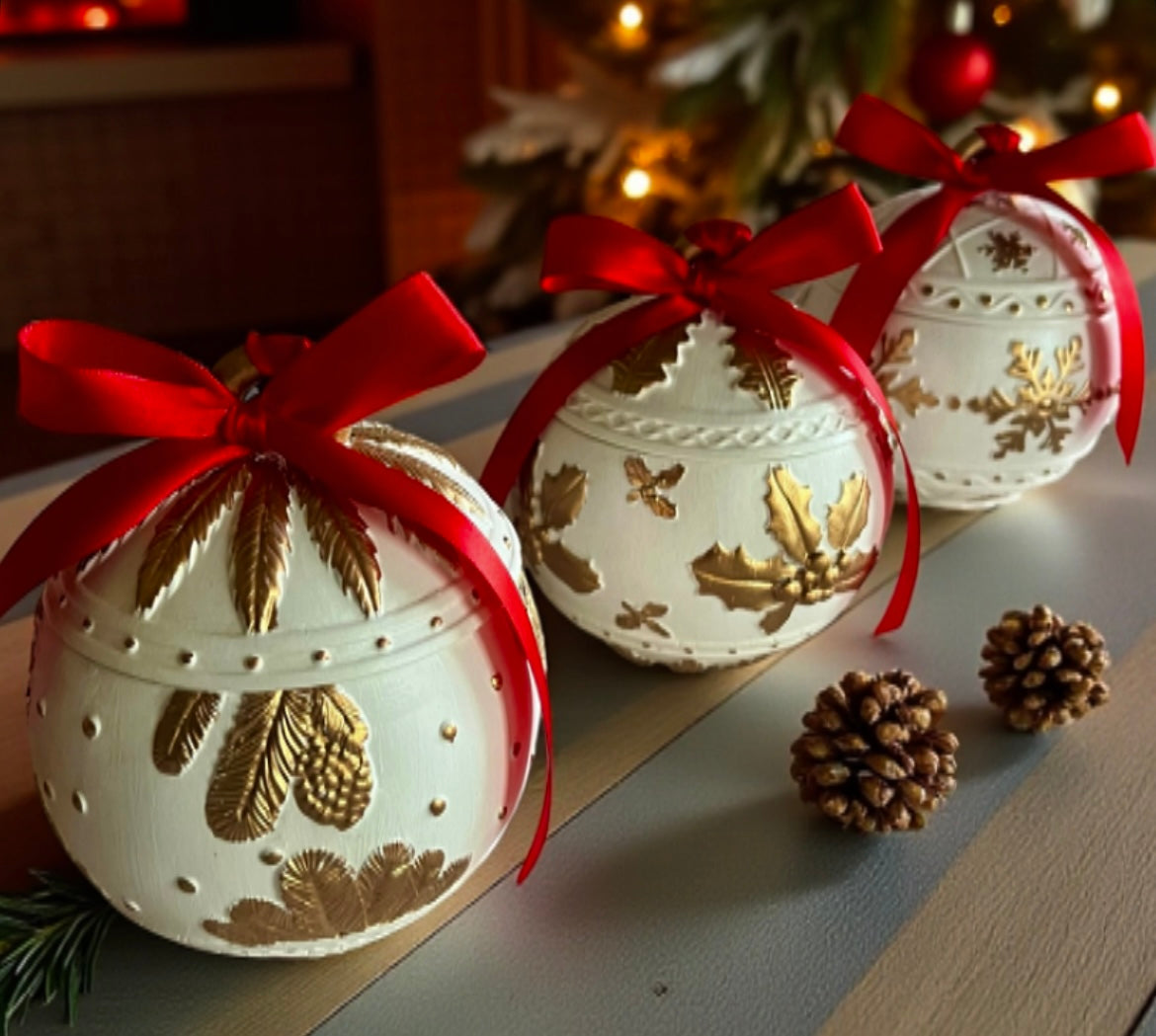 Christmas ornament with lid and red ribbon (price per candle)