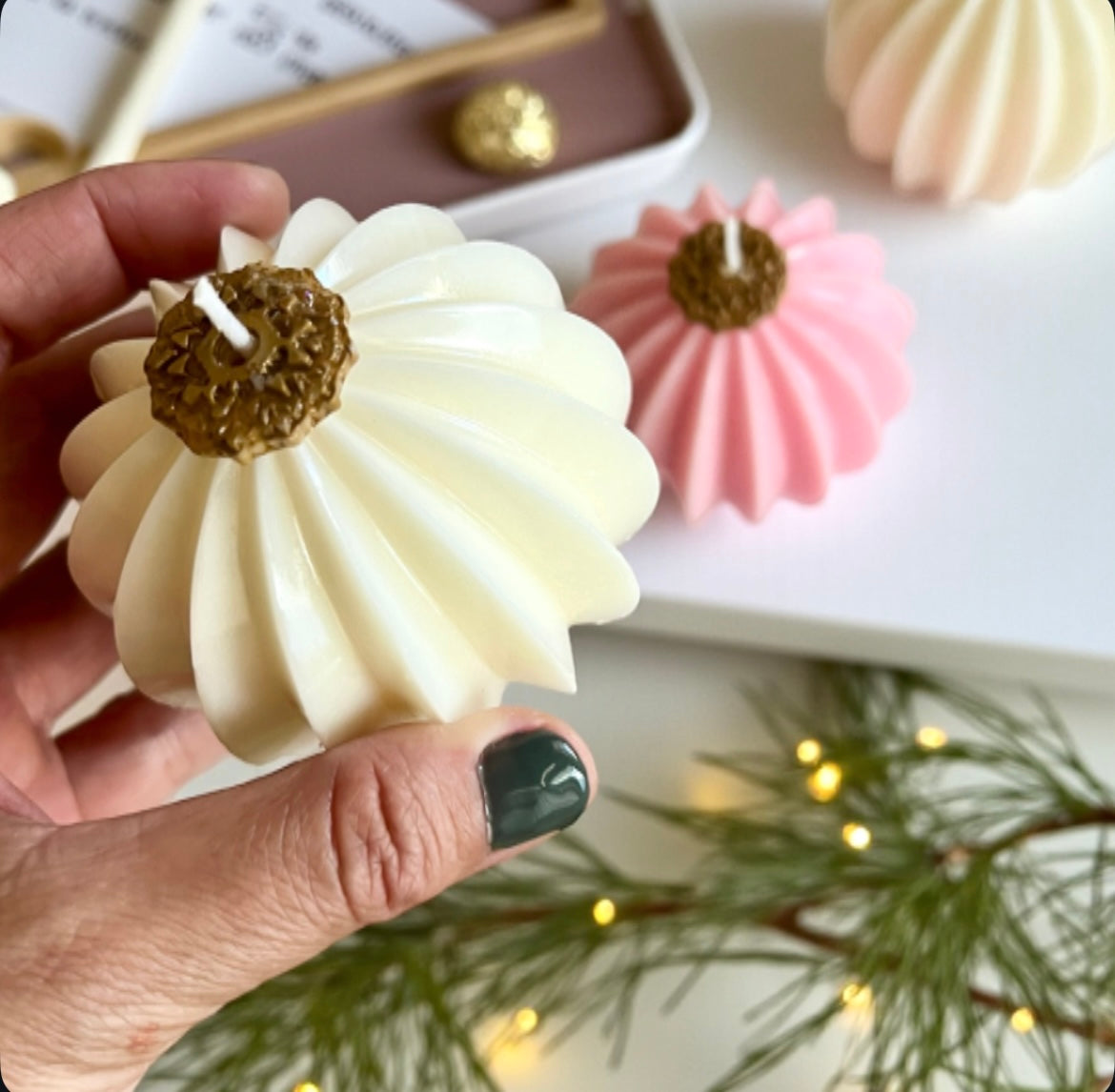 Set of 3 Christmas ornaments shaped candle