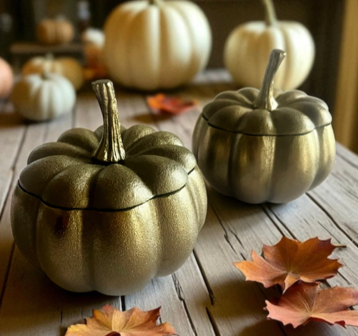 Cast metal pumpkin with lid