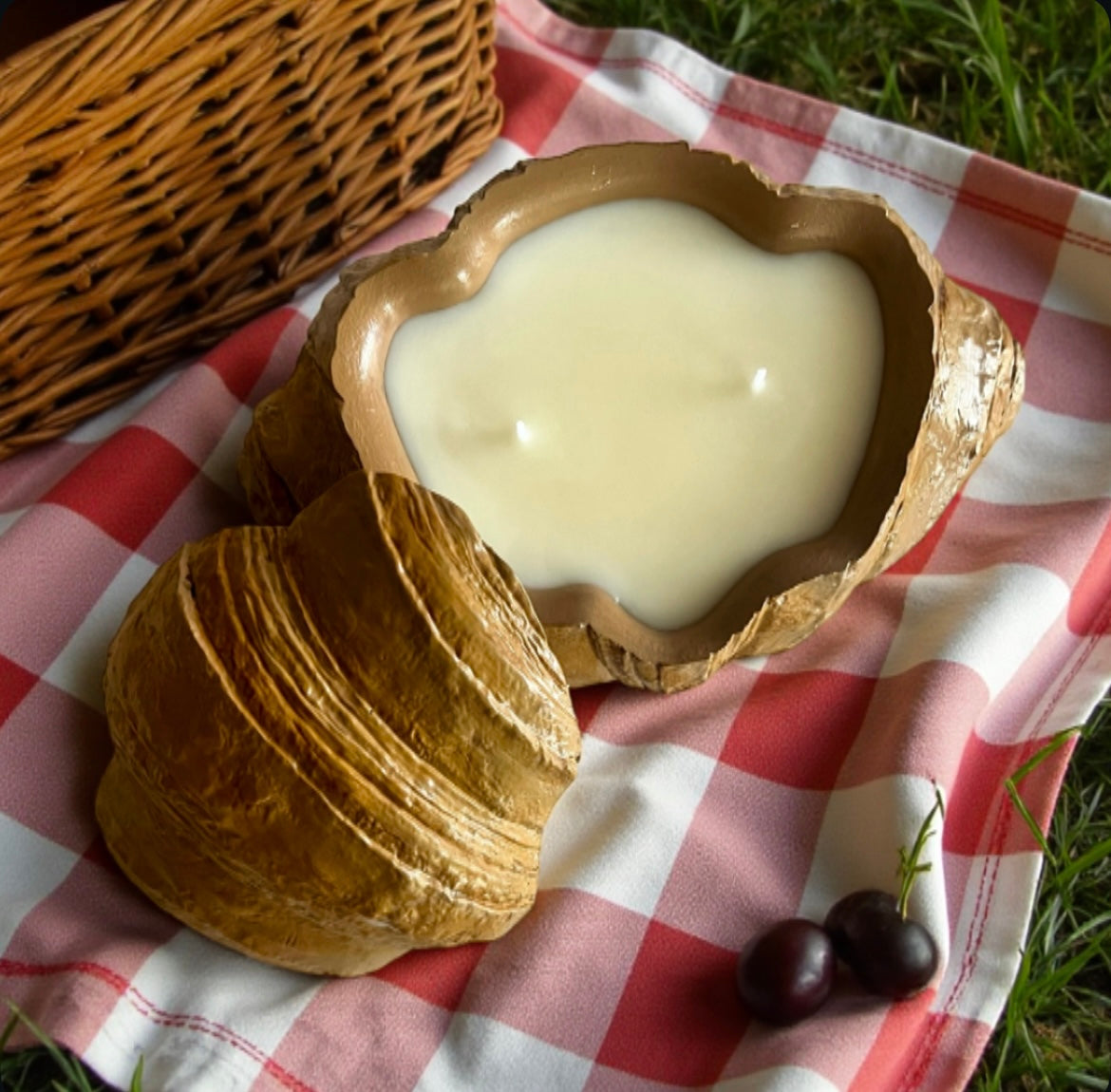 French croissant with lid
