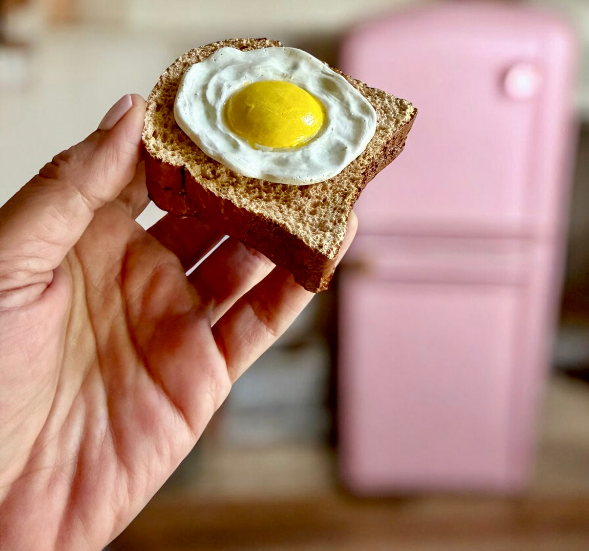 Toast with egg magnet