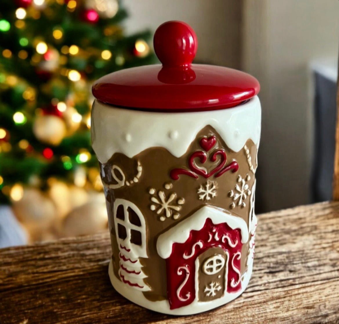 Gingerbread house with lid