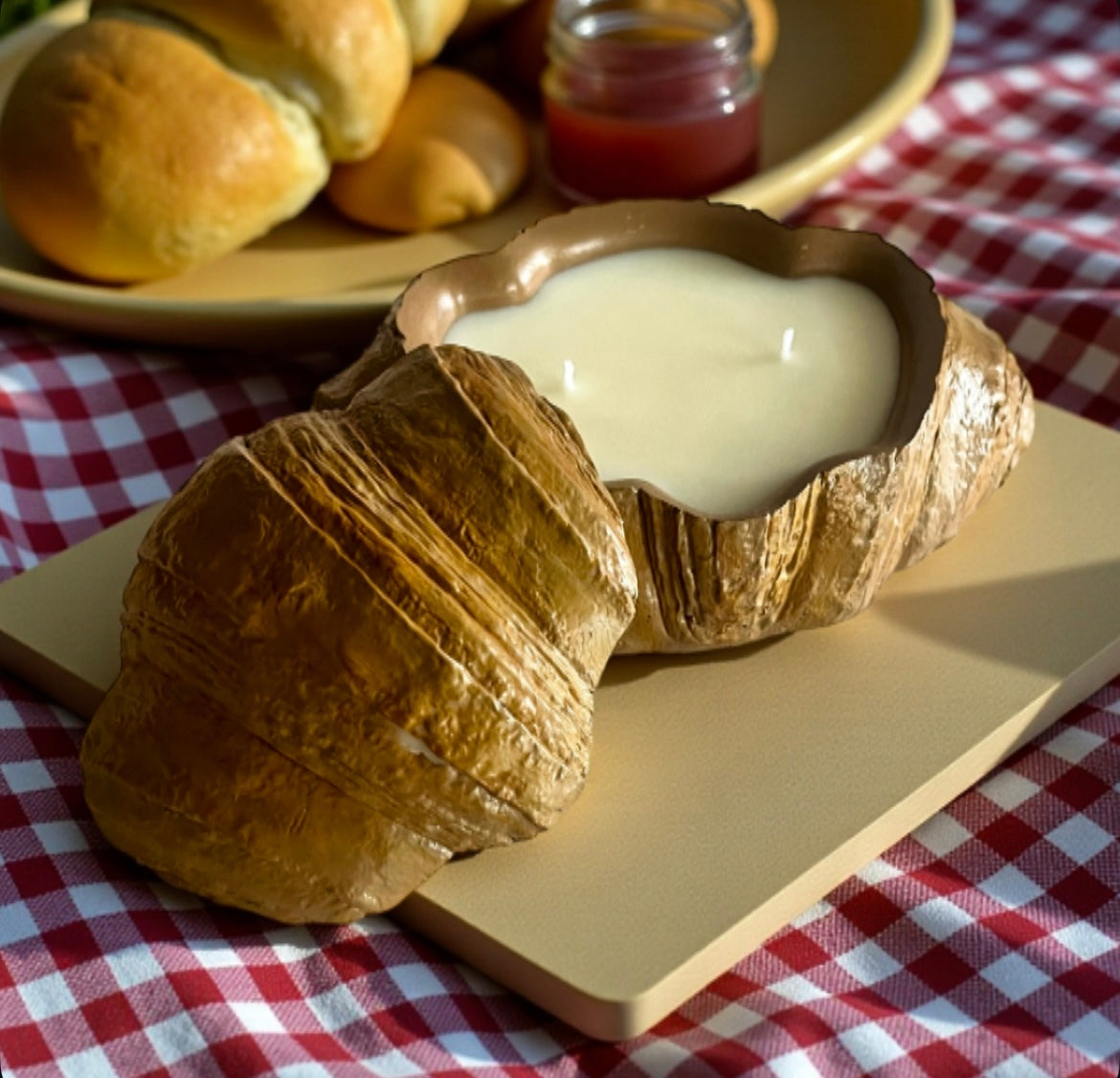 French croissant with lid