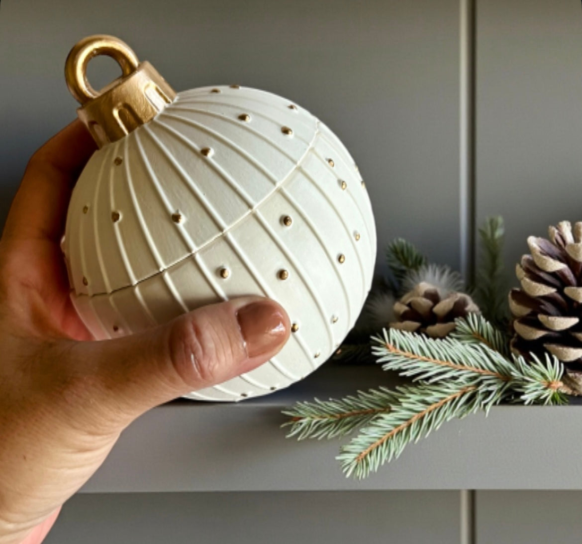 Christmas ornament with lid (price per candle)