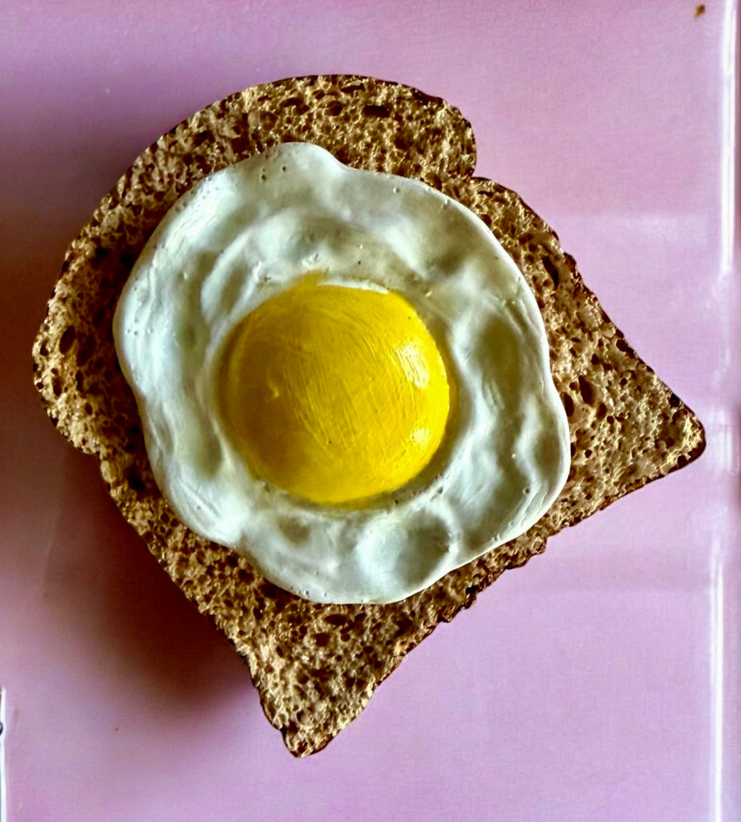 Toast with egg magnet