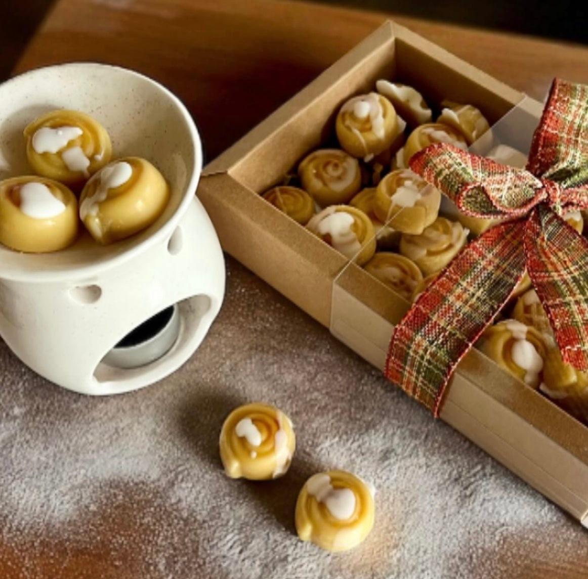 Cinnamon rolls wax melts