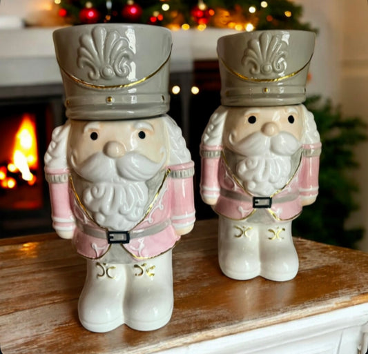 XXL Nutcracker with lid