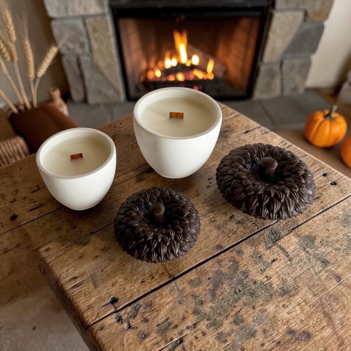 Handmade Acorn with lid (small)
