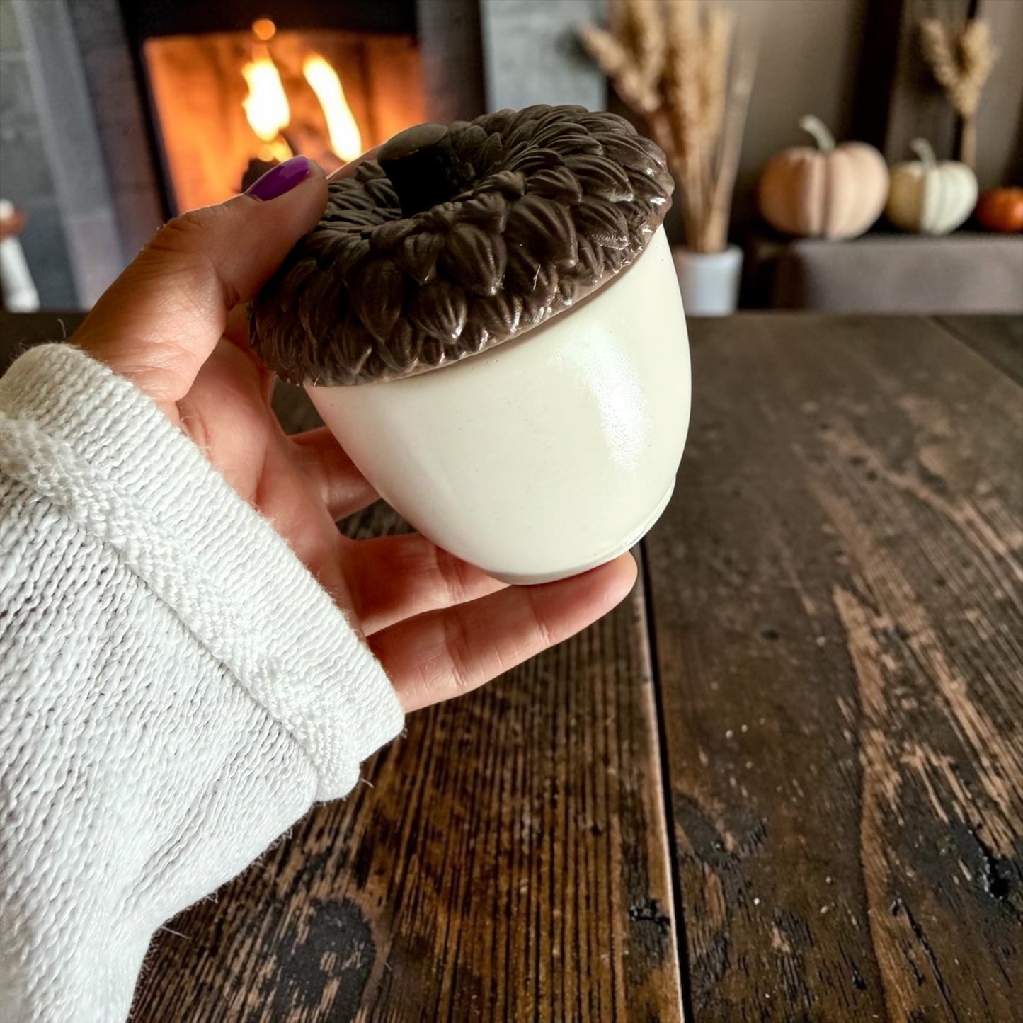 Handmade Acorn with lid (small)