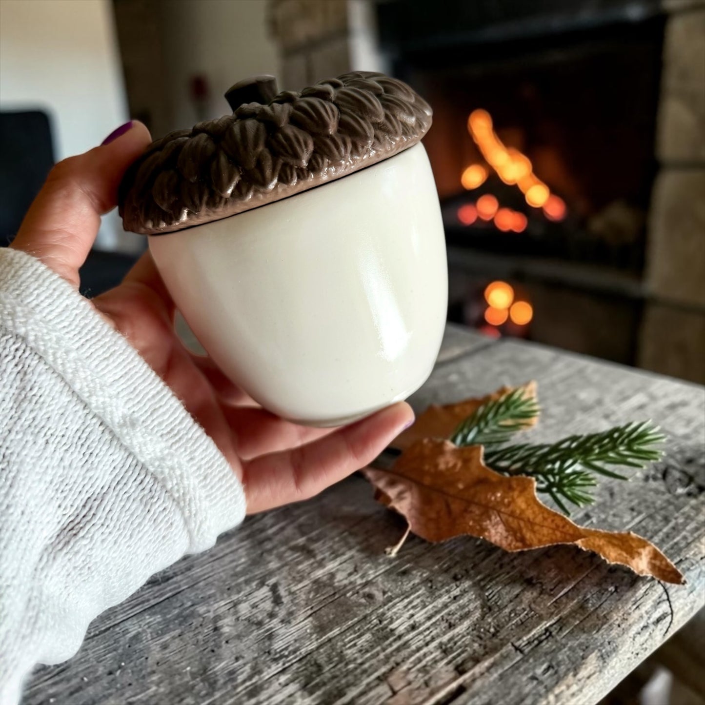 Handmade Acorn with lid (small)