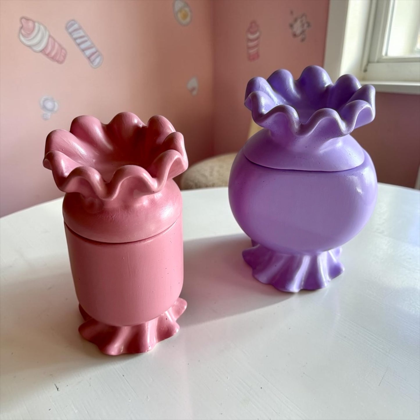 Candy candle with lid