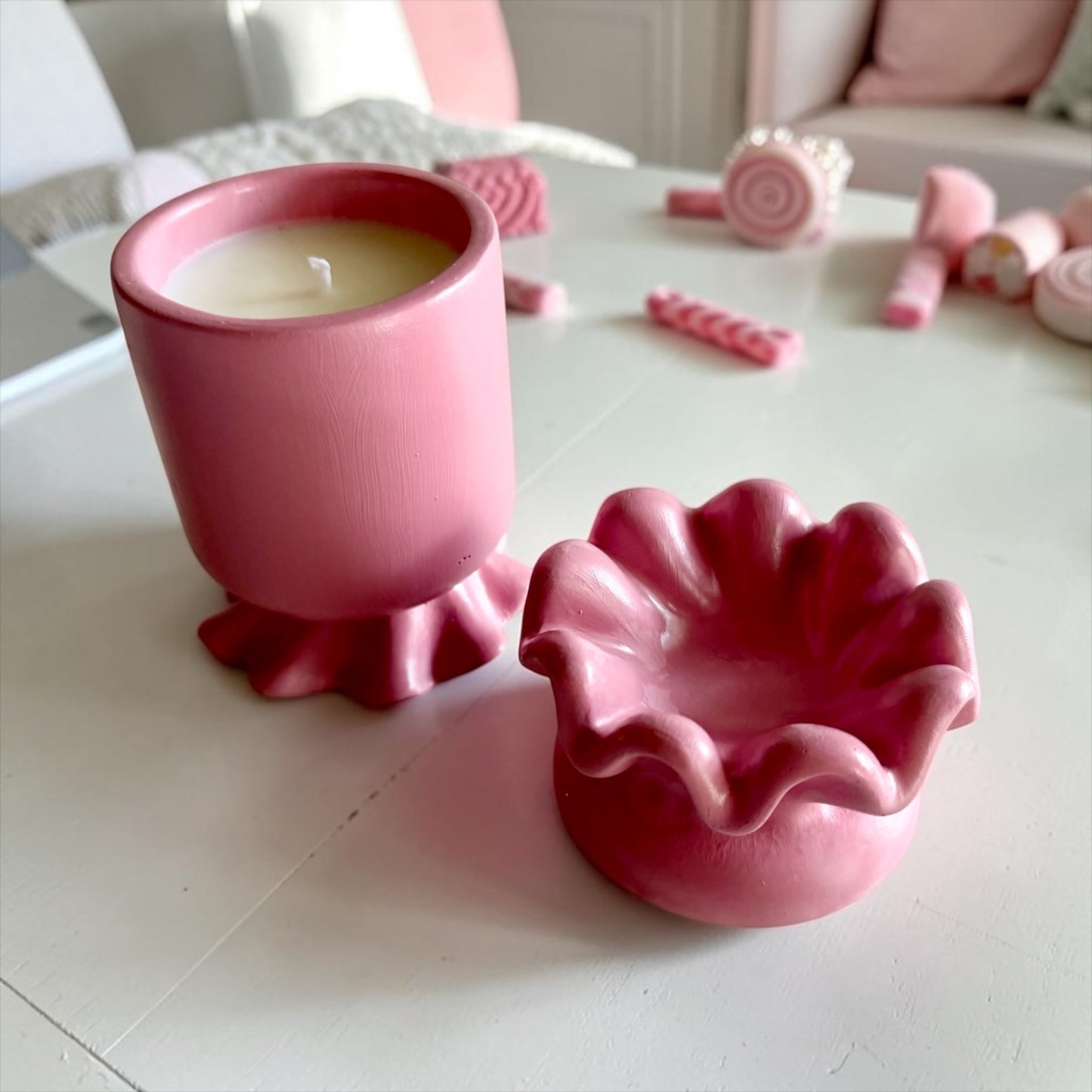 Candy candle with lid