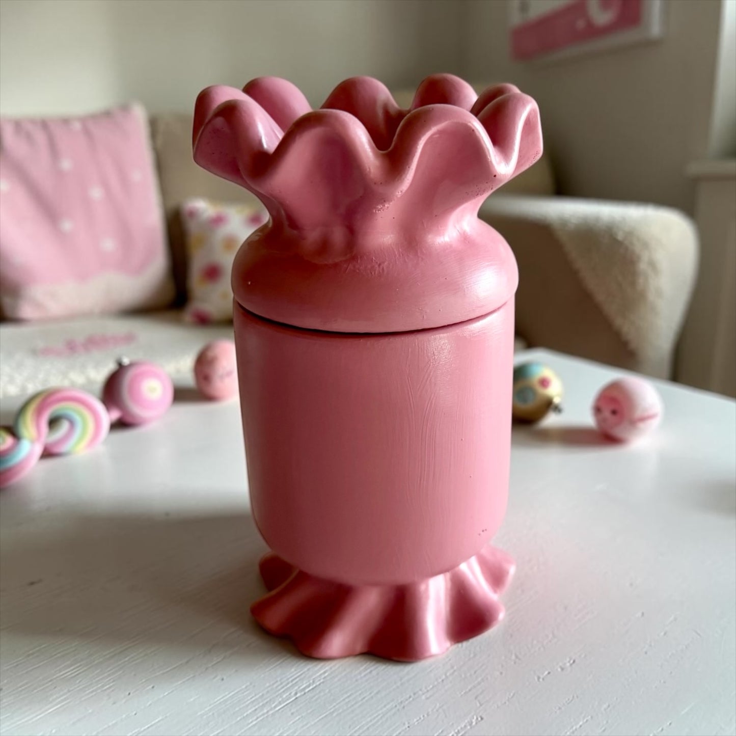 Candy candle with lid