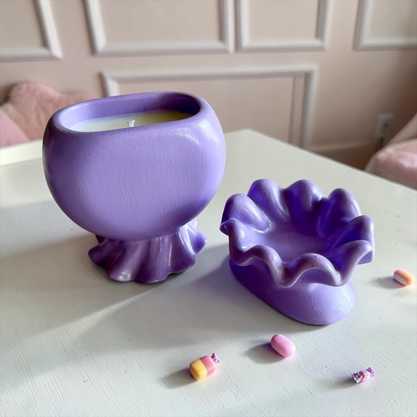 Candy candle with lid