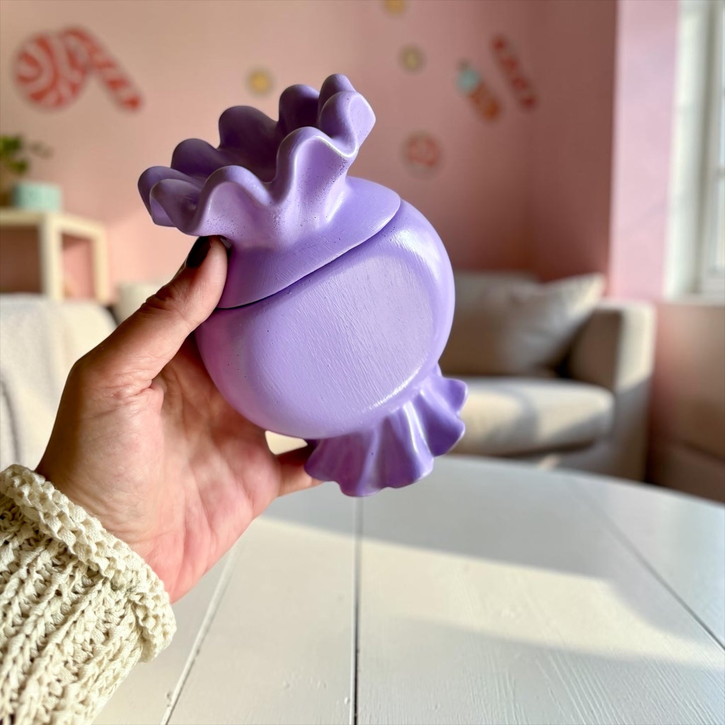 Candy candle with lid