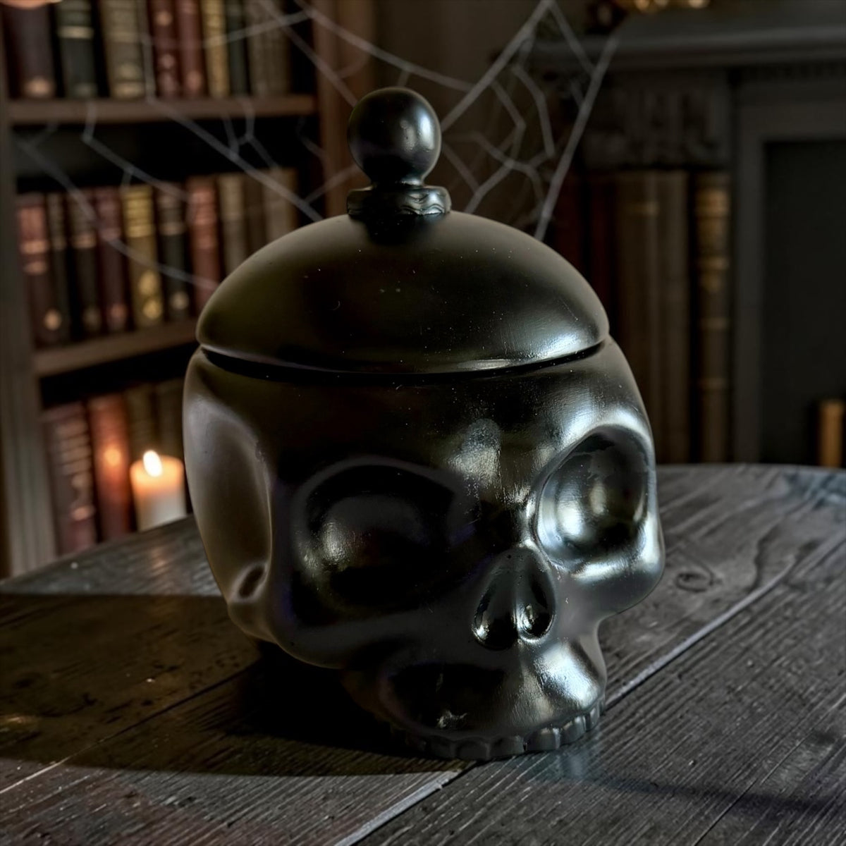 Handmade skull with lid