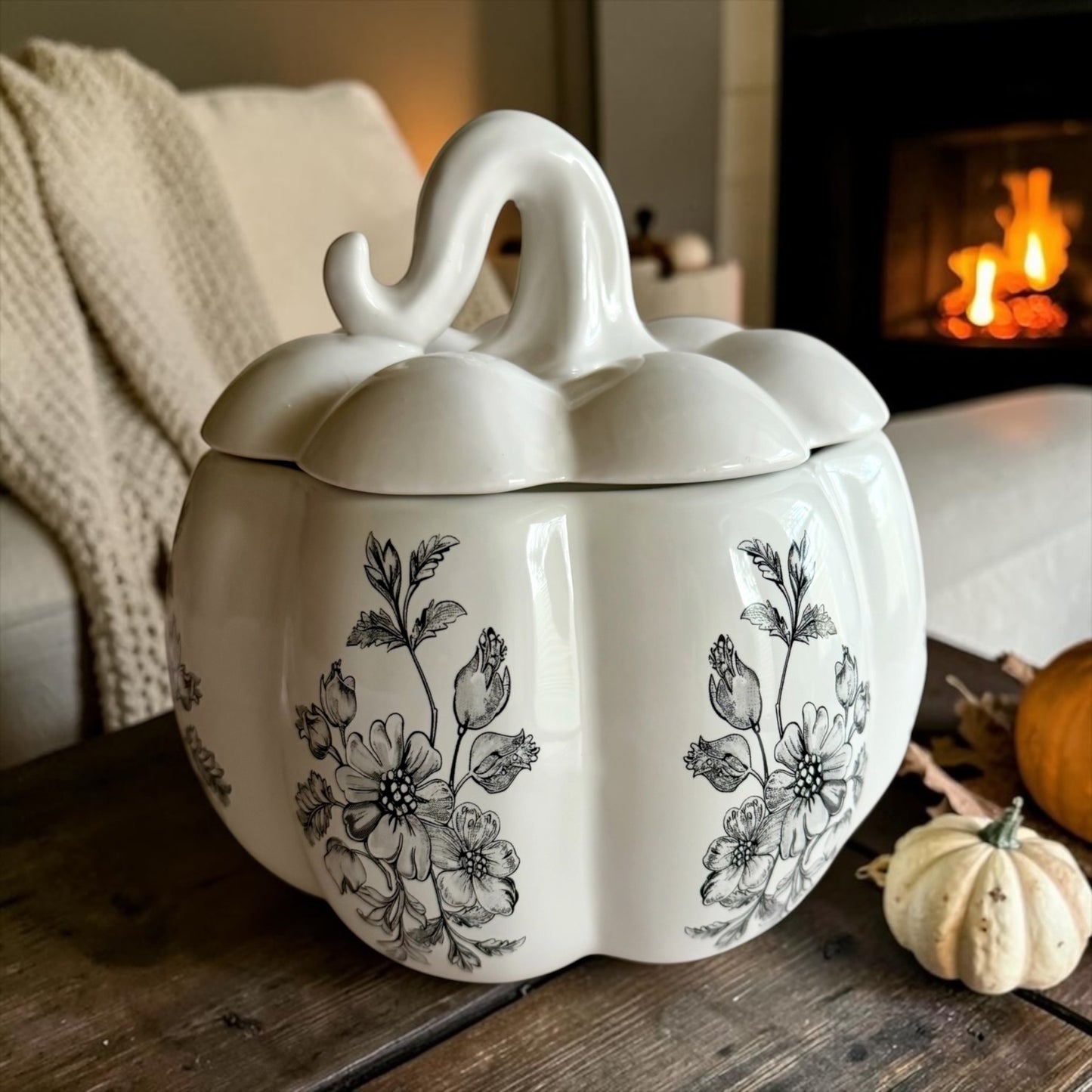 Shabby Chic large pumpkin with lid