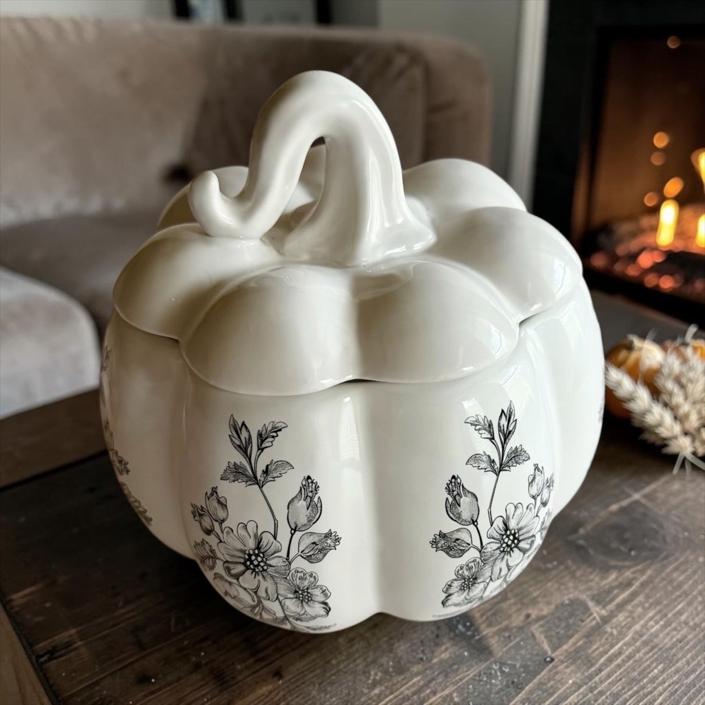 Shabby Chic large pumpkin with lid