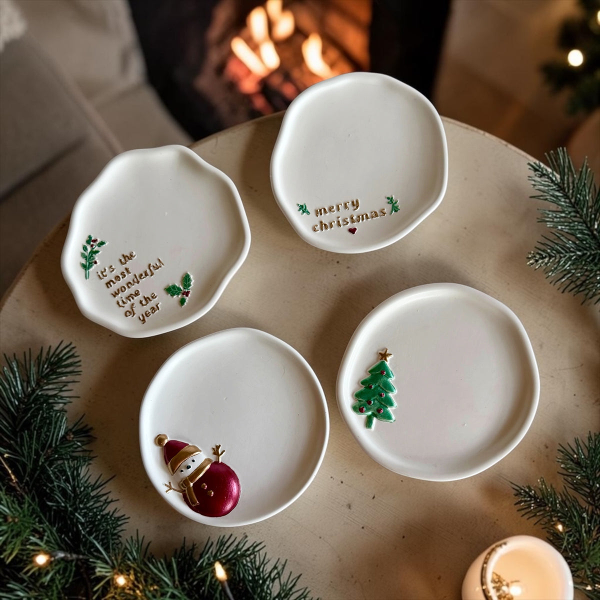 Set of 4 small Christmas plates