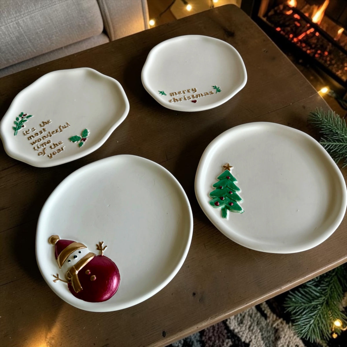 Set of 4 small Christmas plates