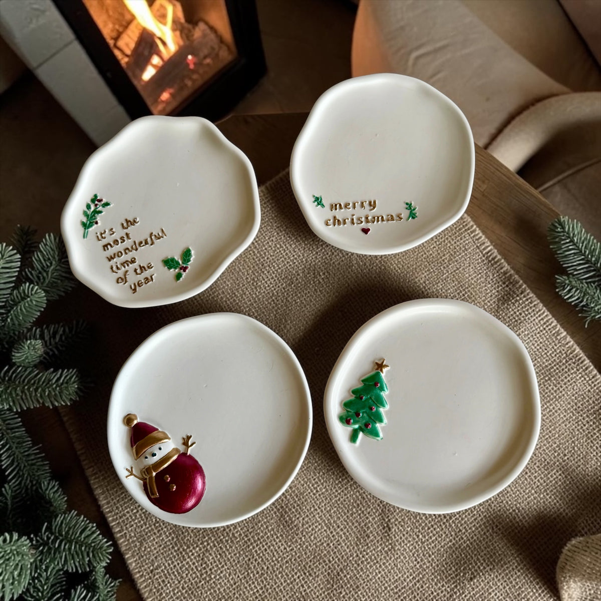 Set of 4 small Christmas plates