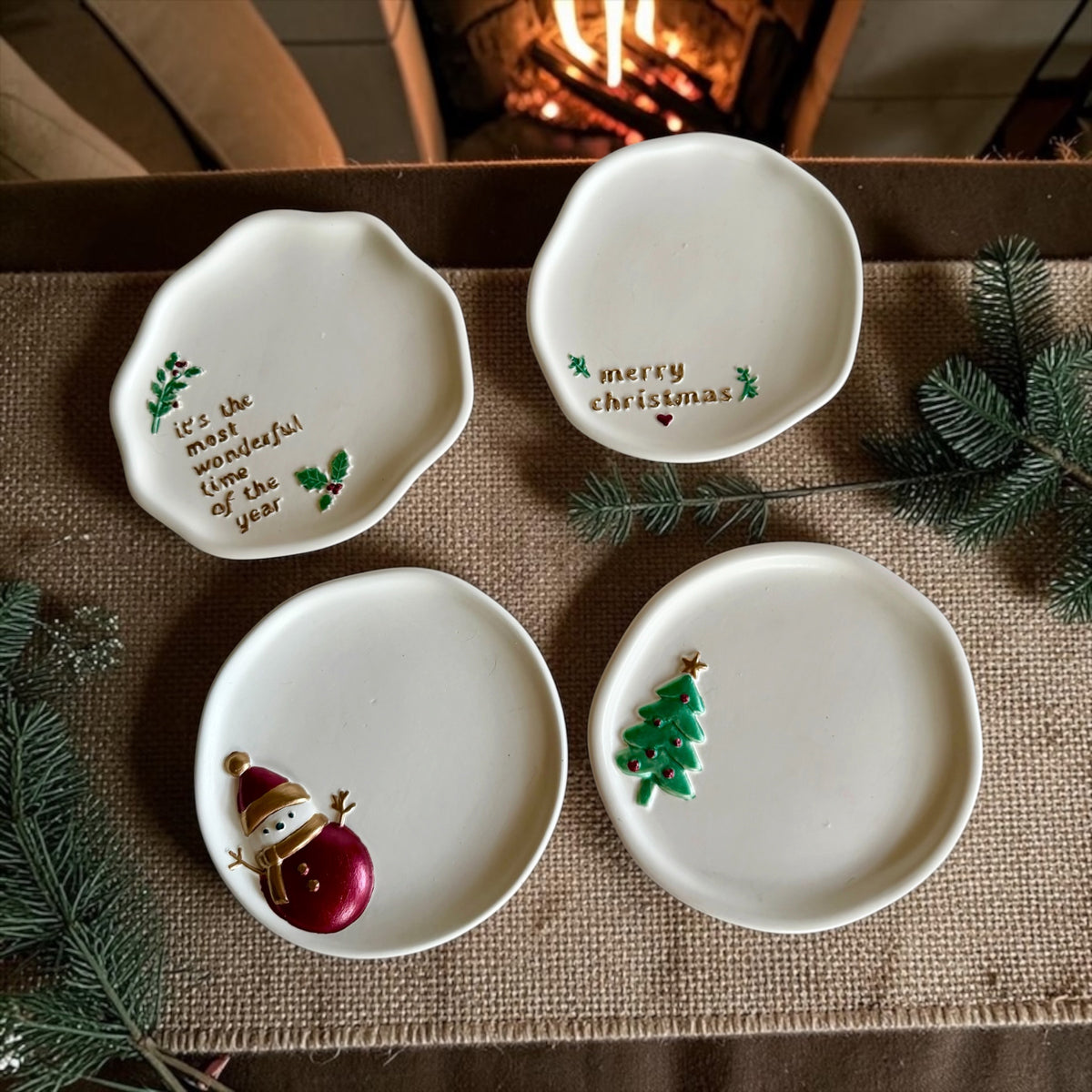 Set of 4 small Christmas plates