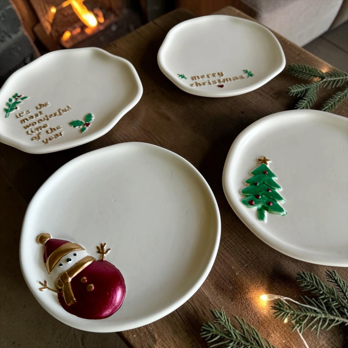 Set of 4 small Christmas plates