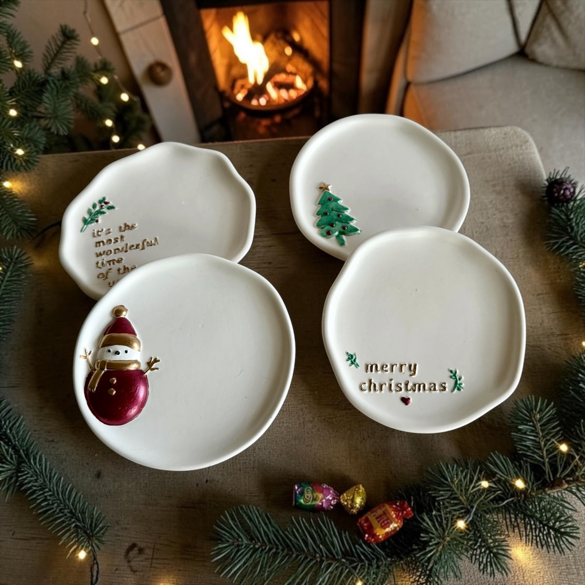 Set of 4 small Christmas plates
