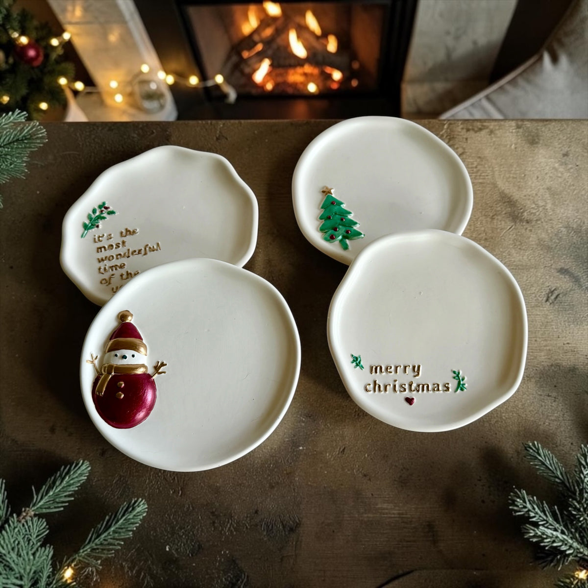 Set of 4 small Christmas plates