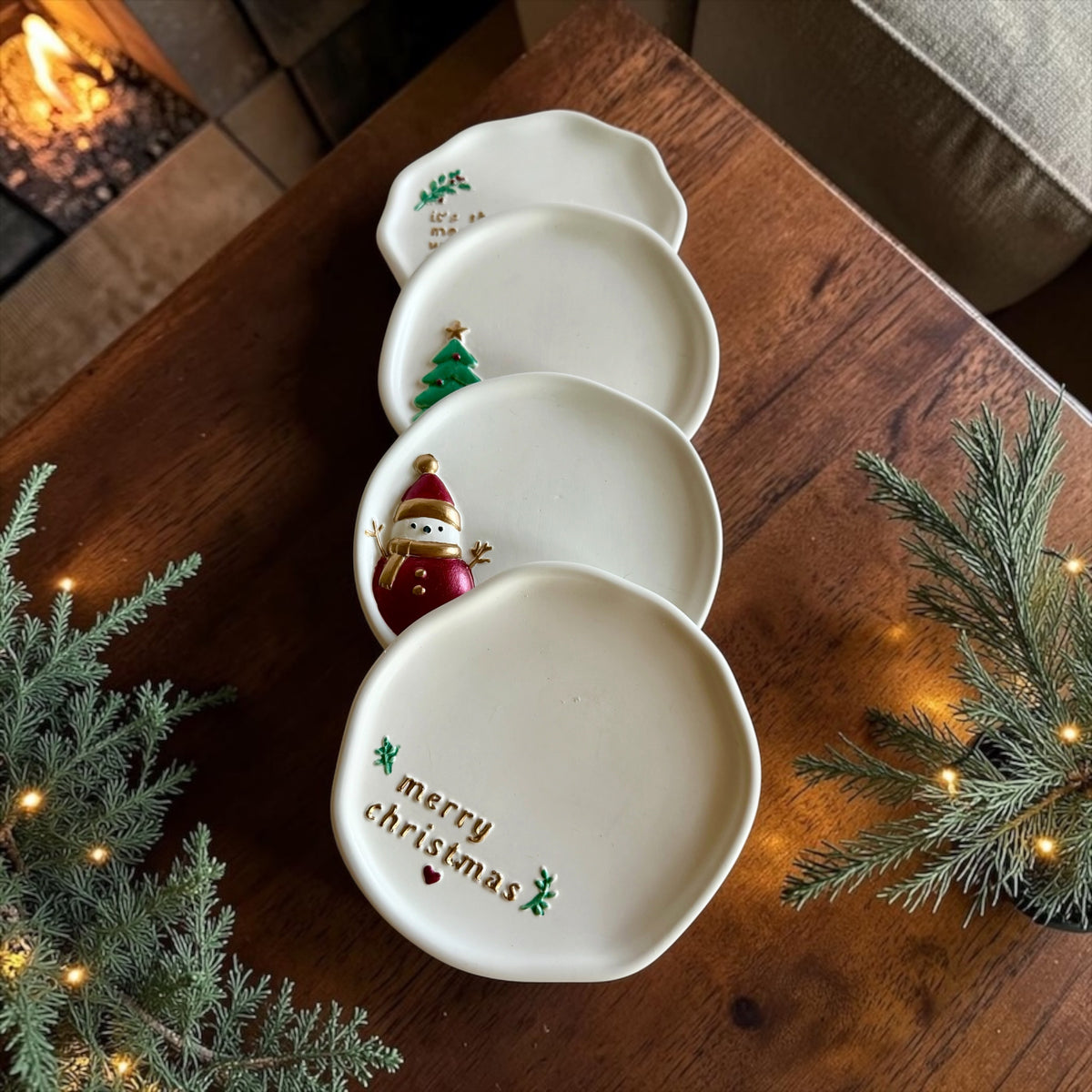 Set of 4 small Christmas plates