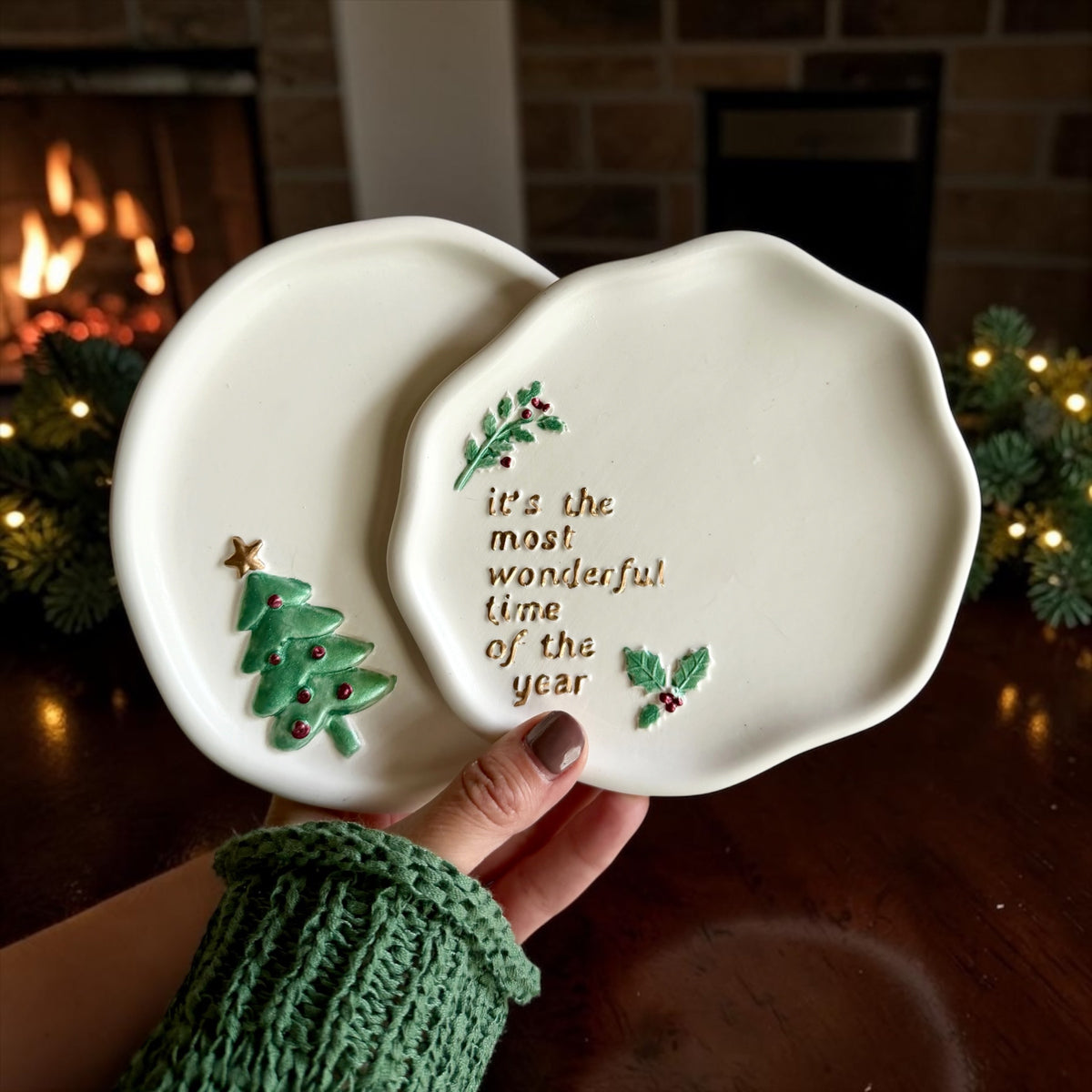 Set of 4 small Christmas plates