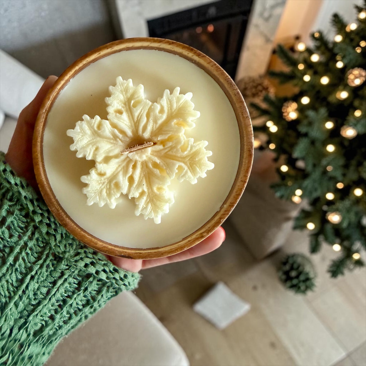Set of 2 Snowflake Candles in Wooden Vessels